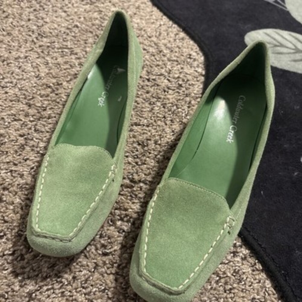 Coldwater Creek Women’s Green Leather Loafers With Small Wedge Heel Size 8.5